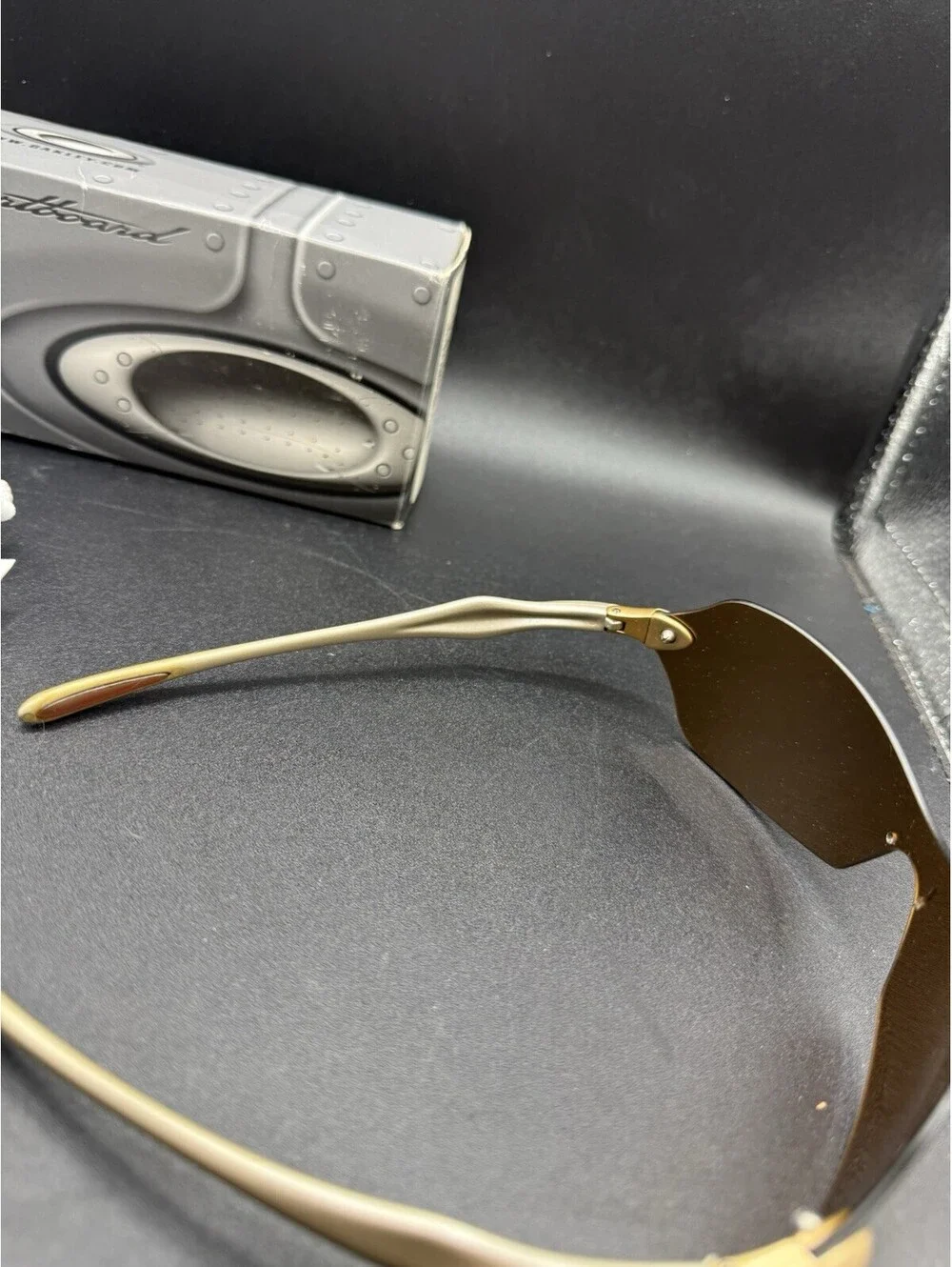 Oakley Dartboard Plasma/Gold Iridium Lenses